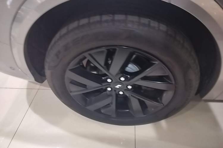 Used Li Auto L7 2023 Pro Model Right Rear Wheel Hub