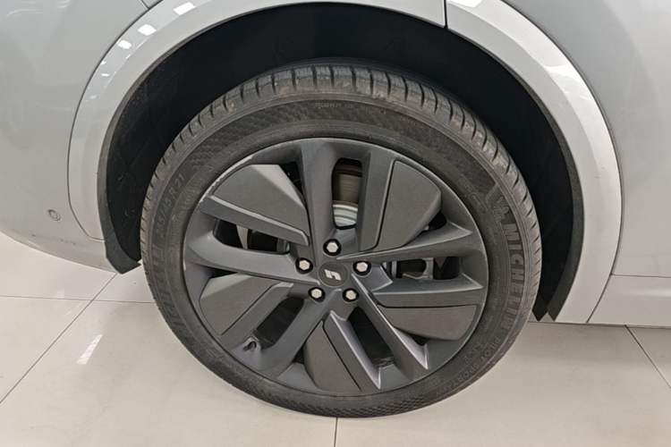 Used Li Auto L7 2023 Max model Right Rear Wheel Hub