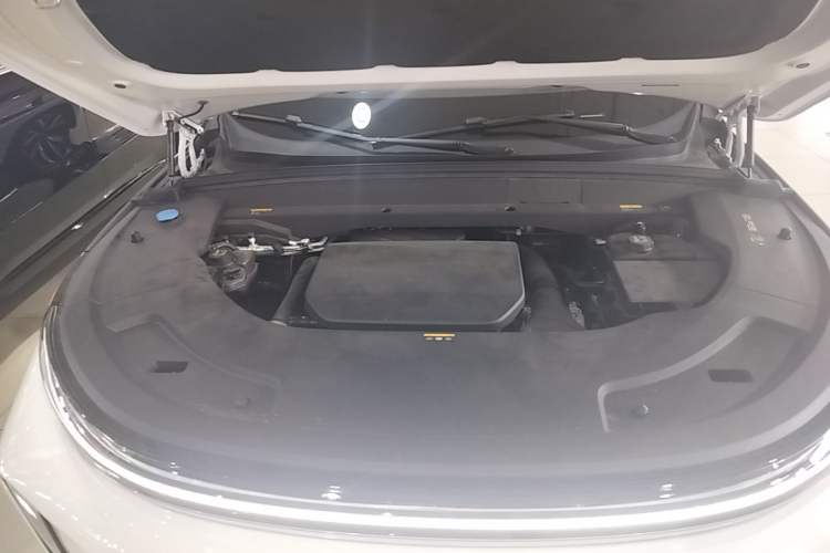 Used Li Auto L7 2023 Air model Engine Bay