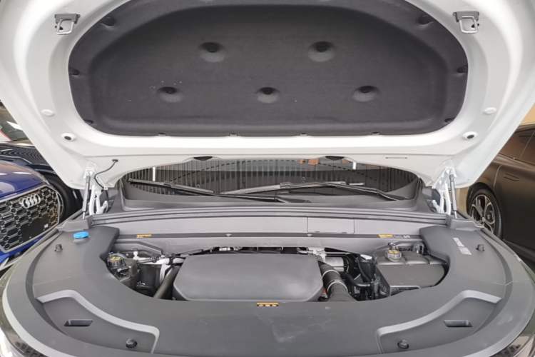 Used Li Auto L7 2023 Pro Model Engine Bay