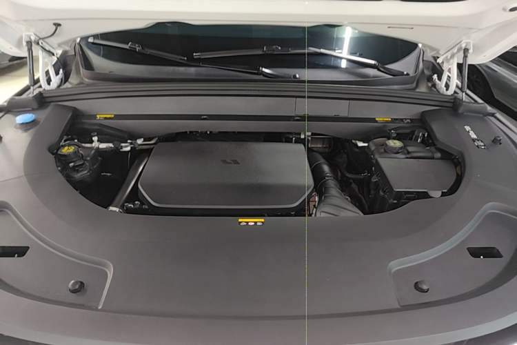 Used Li Auto L7 2023 Pro Model Engine Bay