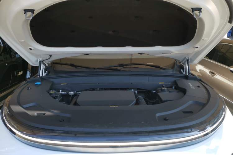 Used Li Auto L7 2023 Pro Model Engine Bay