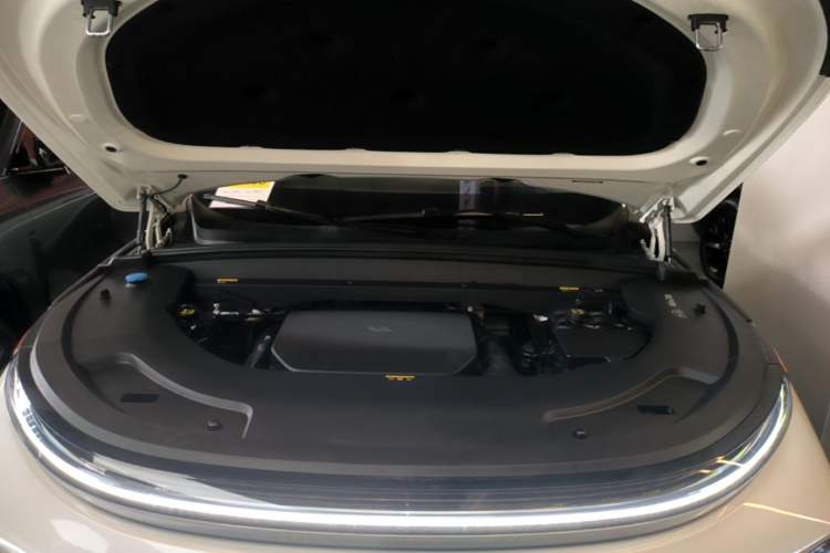 Used Li Auto L7 2023 Pro Model Engine Bay