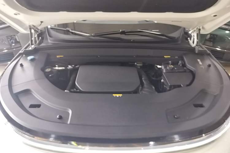 Used Li Auto L7 2023 Pro Model Engine Bay