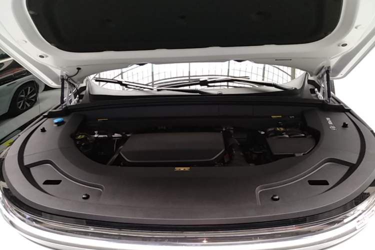 Used Li Auto L7 2023 Pro Model Engine Bay