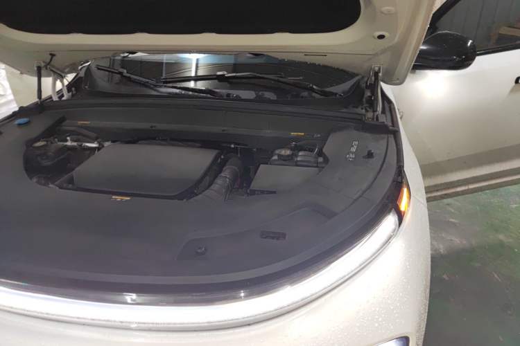 Used Li Auto L7 2023 Pro Model Engine Bay Left