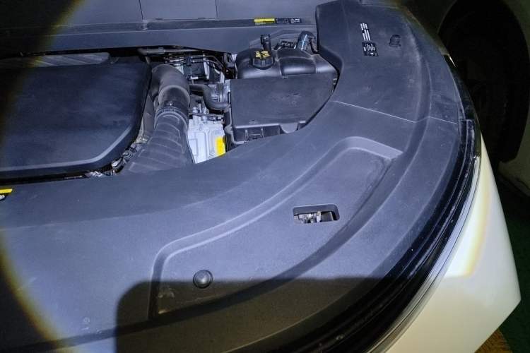 Used Li Auto L7 2023 Pro Model Engine Bay Left