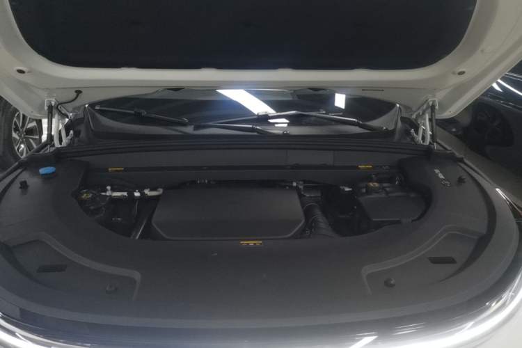 Used Li Auto L7 2023 Pro Model Engine Bay