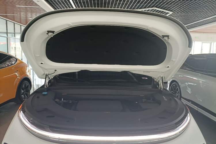 Used Li Auto L7 2023 Pro Model Engine Bay