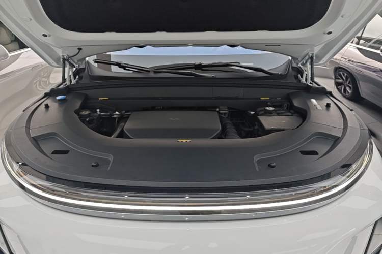 Used Li Auto L7 2023 Pro Model Engine Bay