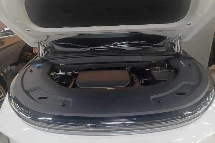 Used Li Auto L7 2023 Pro Model Engine Bay