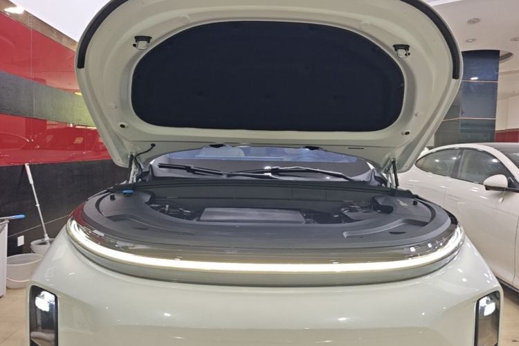 Used Li Auto L7 2023 Pro Model Engine Bay