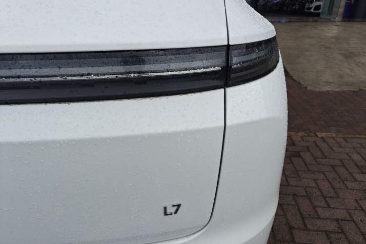 Used Li Auto L7 2023 Pro Model Exterior 3
