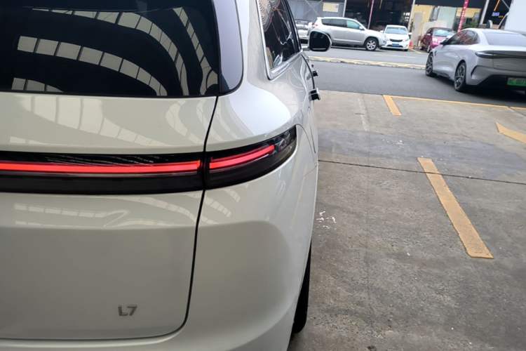 Used Li Auto L7 2023 Pro Model Exterior 3