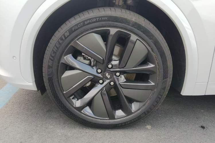 Used Li Auto L7 2023 Pro Model Exterior 4