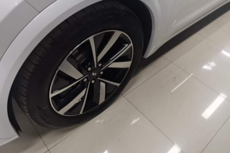 Used Li Auto L7 2023 Pro Model Exterior 4