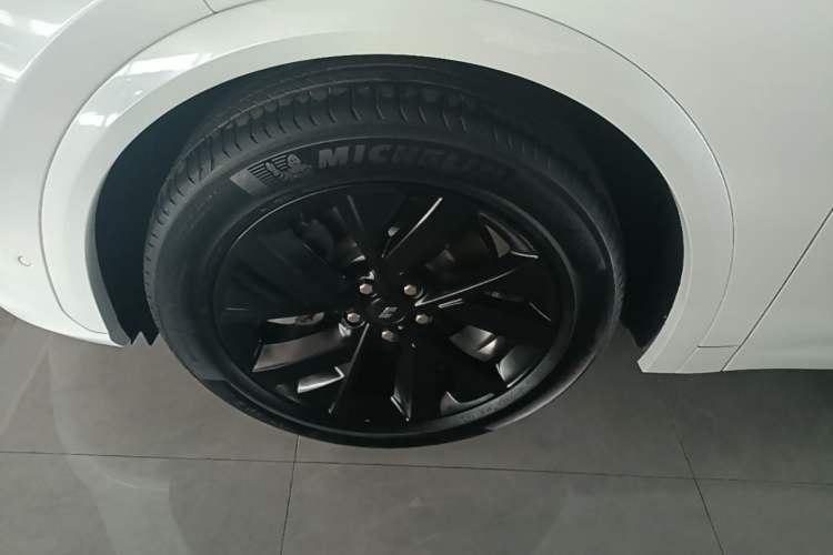 Used Li Auto L7 2023 Pro Model Exterior 4