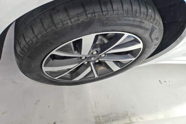 Used Li Auto L7 2023 Pro Model Exterior 4