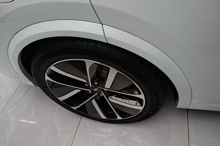 Used Li Auto L7 2023 Pro Model Exterior 5