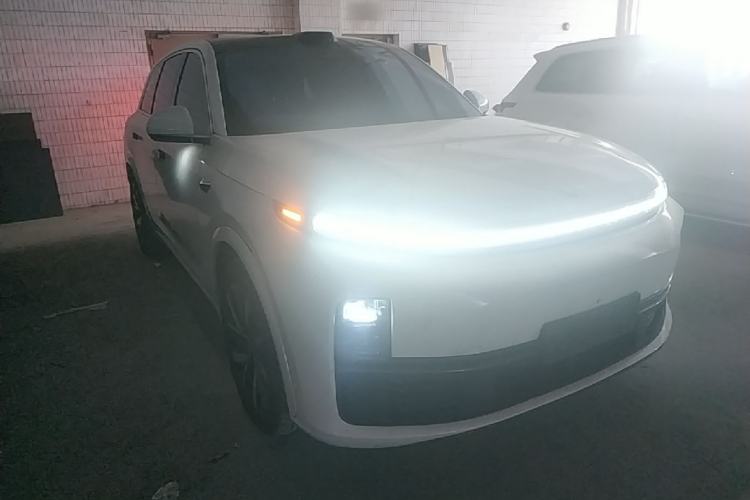 Used Li Auto L7 2023 Max model Front Right 45 Deg
