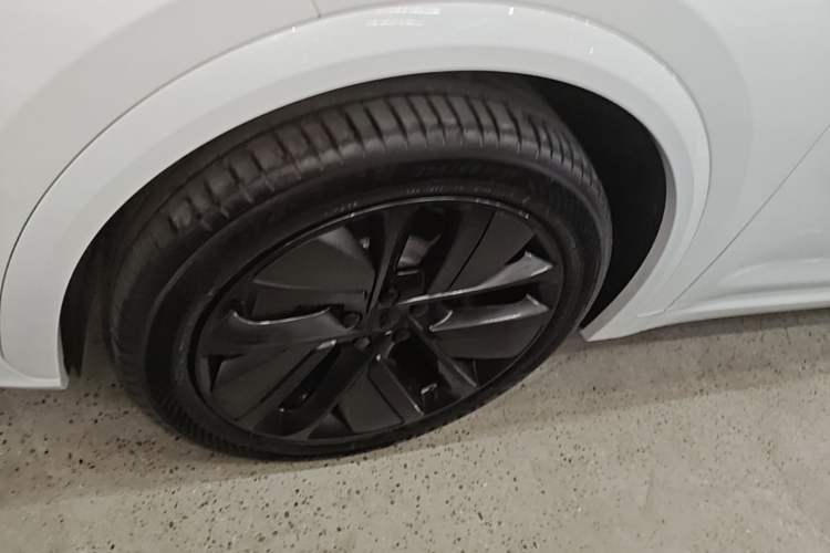 Used Li Auto L7 2023 Air model Left Front Wheel Hub