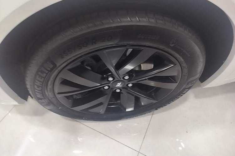Used Li Auto L7 2023 Pro Model Left Front Wheel Hub
