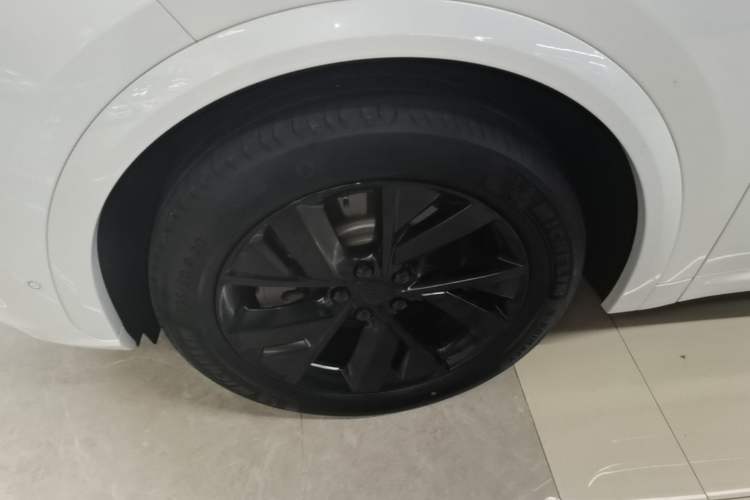 Used Li Auto L7 2023 Air model Left Front Wheel Hub