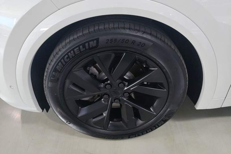 Used Li Auto L7 2023 Max model Left Front Wheel Hub