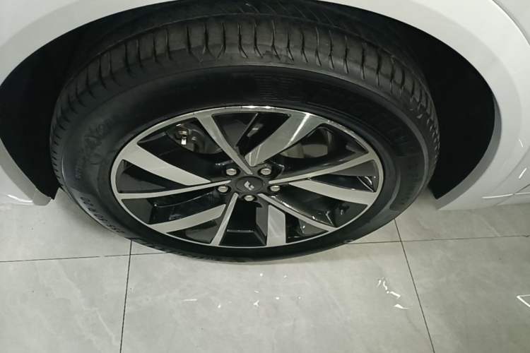 Used Li Auto L7 2023 Pro Model Left Front Wheel Hub