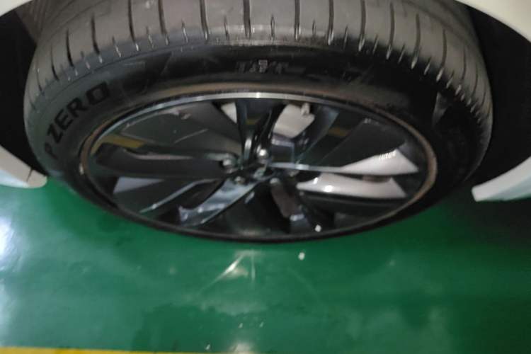 Used Li Auto L7 2023 Air model Left Front Wheel Hub