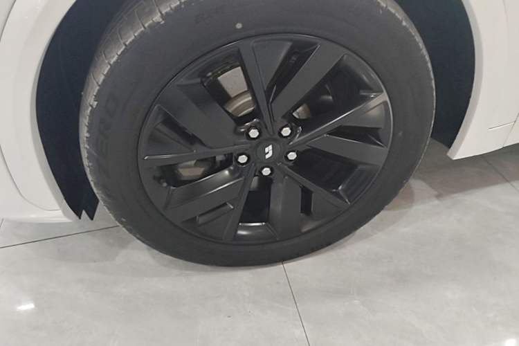 Used Li Auto L7 2023 Pro Model Left Front Wheel Hub