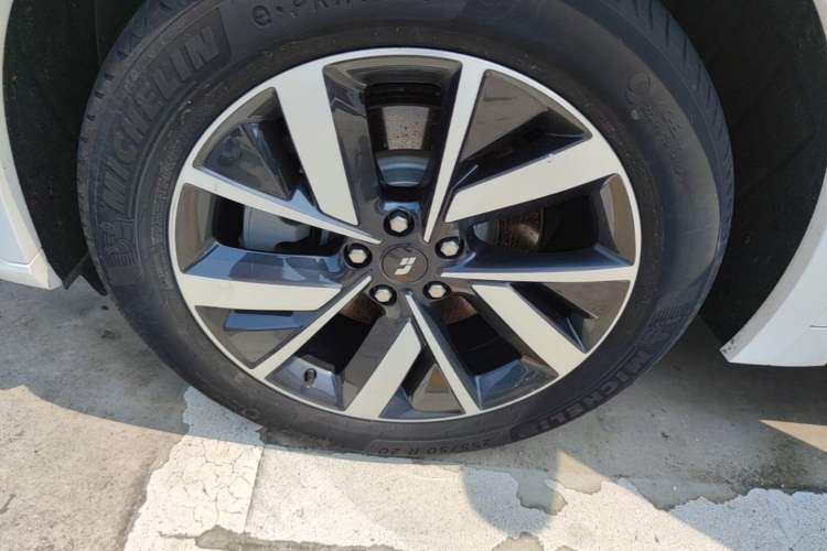 Used Li Auto L7 2023 Air model Left Front Wheel Hub