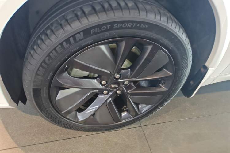 Used Li Auto L7 2023 Max model Left Front Wheel Hub