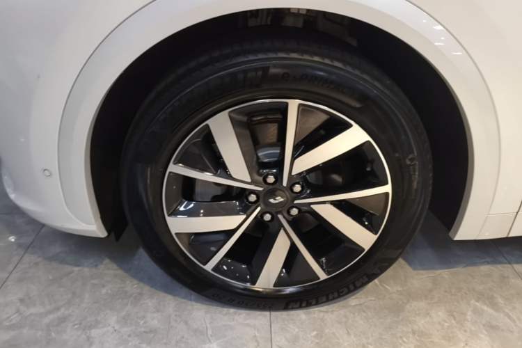 Used Li Auto L7 2023 Pro Model Left Front Wheel Hub