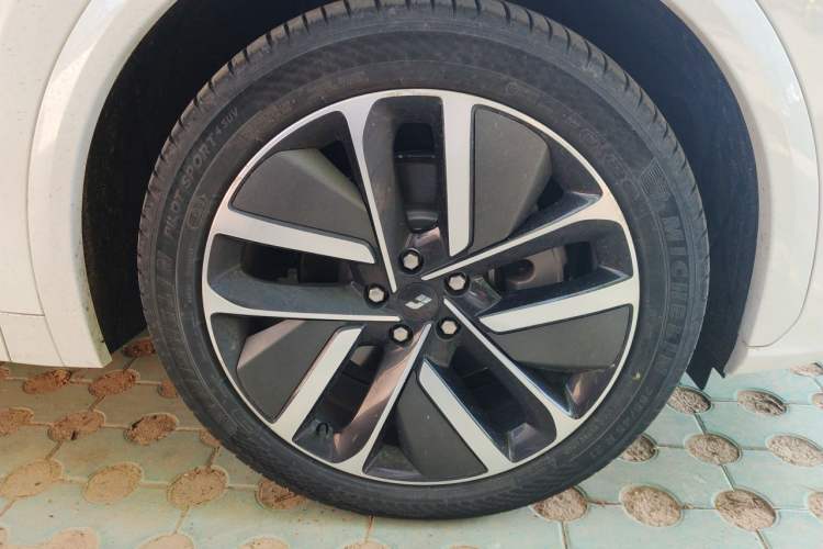 Used Li Auto L7 2023 Air model Right Front Wheel Hub