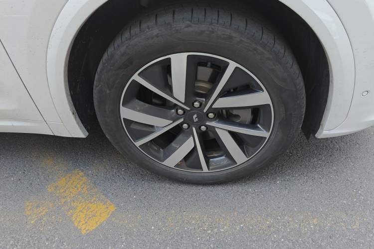 Used Li Auto L7 2023 Air model Right Front Wheel Hub