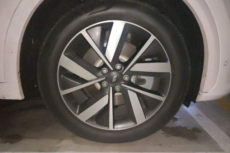 Used Li Auto L7 2023 Air model Right Front Wheel Hub
