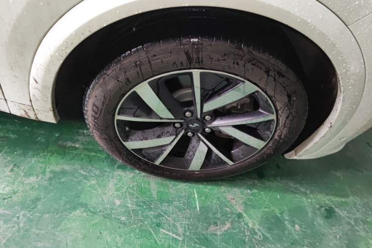 Used Li Auto L7 2023 Pro Model Right Front Wheel Hub