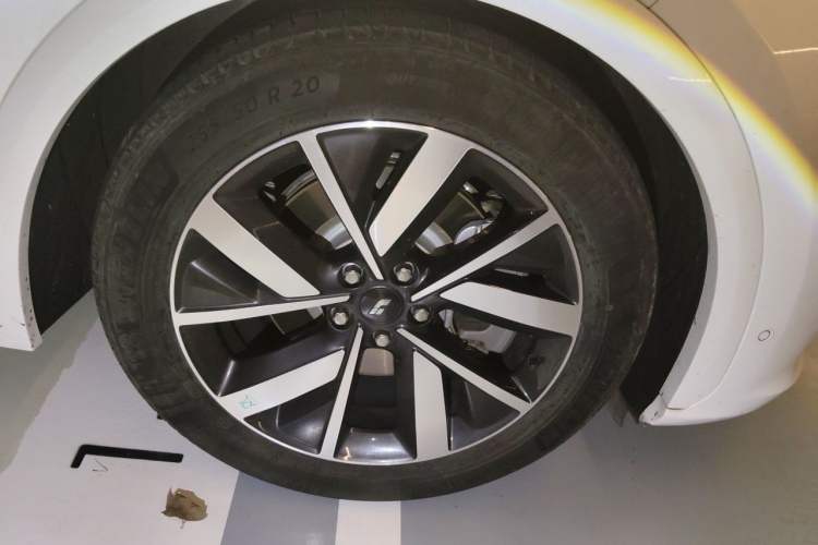 Used Li Auto L7 2023 Pro Model Right Front Wheel Hub