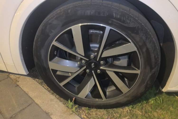 Used Li Auto L7 2023 Pro Model Right Front Wheel Hub