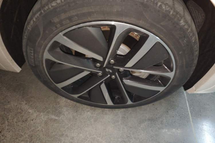 Used Li Auto L7 2023 Pro Model Right Front Wheel Hub