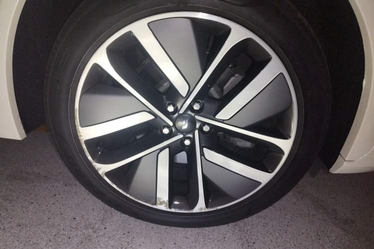 Used Li Auto L7 2023 Pro Model Right Front Wheel Hub