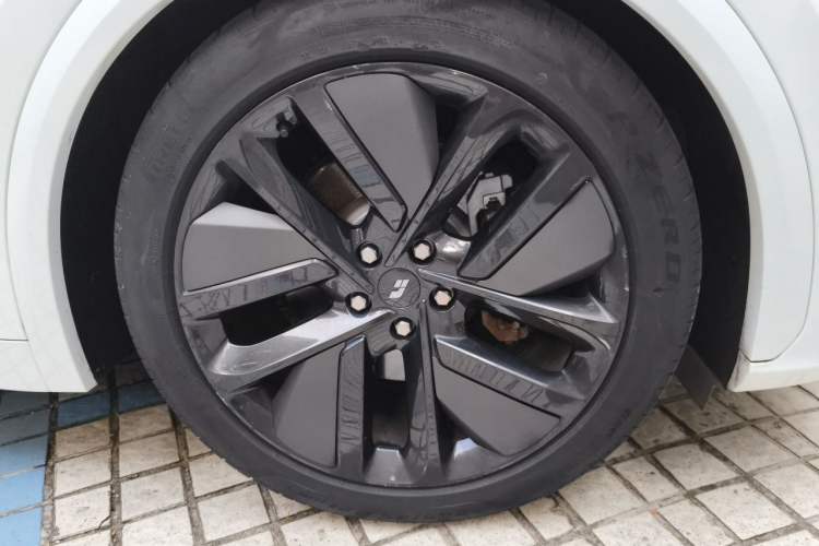 Used Li Auto L7 2023 Pro Model Right Front Wheel Hub
