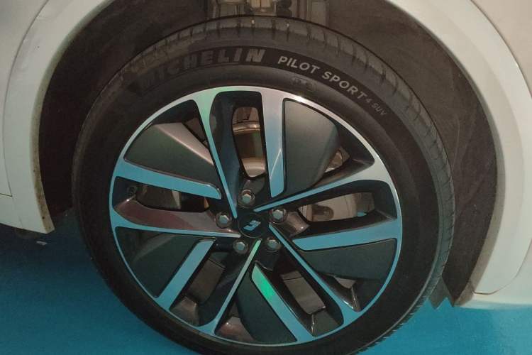 Used Li Auto L7 2023 Air model Right Front Wheel Hub
