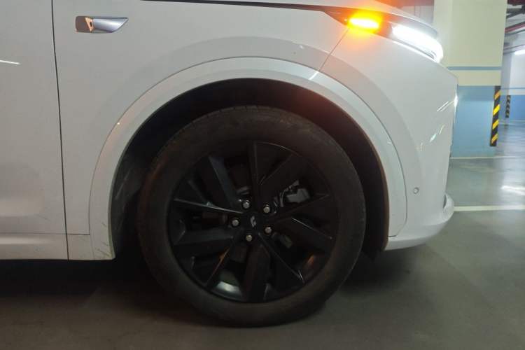 Used Li Auto L7 2023 Pro Model Right Front Wheel Hub