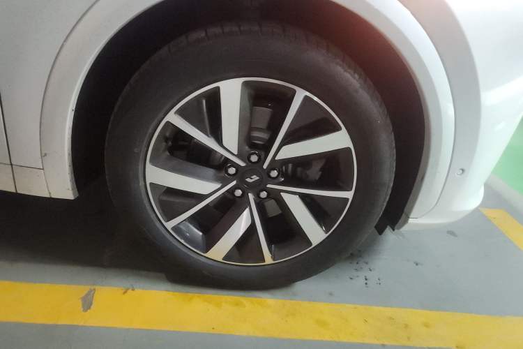Used Li Auto L7 2023 Pro Model Right Front Wheel Hub