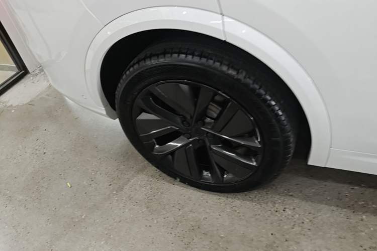 Used Li Auto L7 2023 Air model Right Rear Wheel Hub