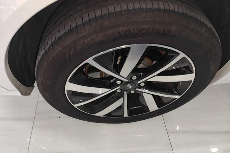Used Li Auto L7 2023 Max model Right Rear Wheel Hub