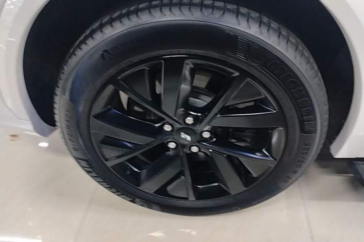 Used Li Auto L7 2023 Air model Right Rear Wheel Hub