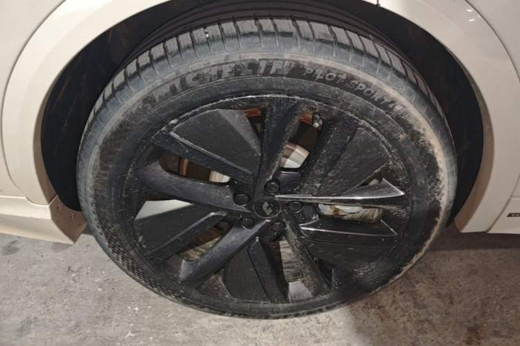 Used Li Auto L7 2023 Max model Right Rear Wheel Hub